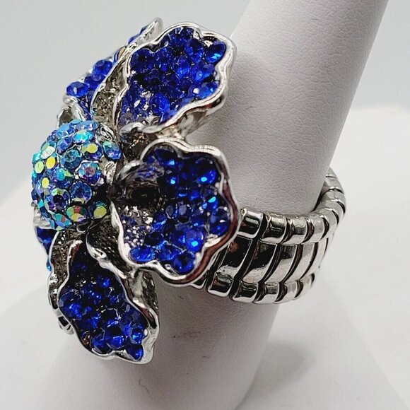 Blue Crystal Pave Set Flower Stretch Statement Ring Silver Tone LN Condition - Picture 4 of 5